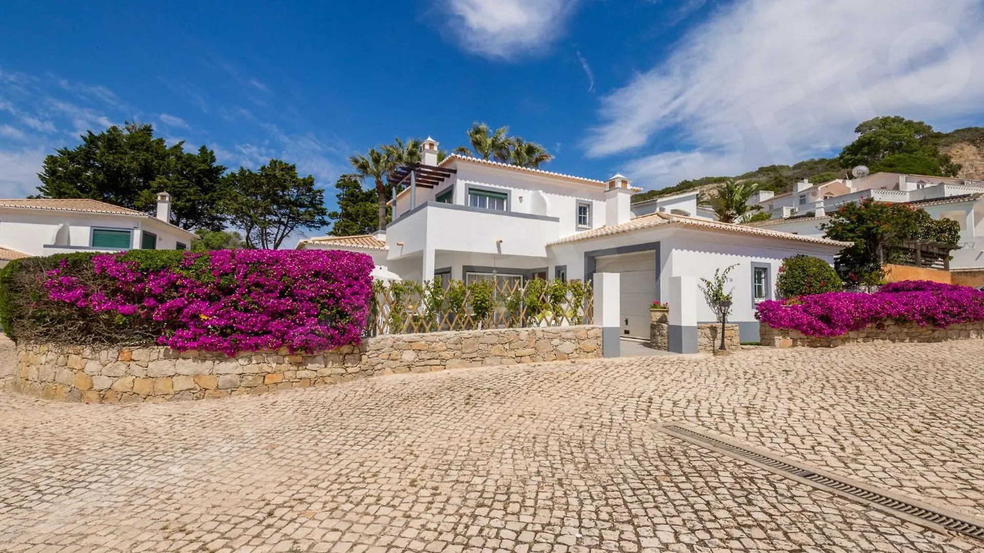 Jardim Secreto Villa Luz 0*,